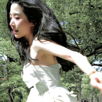 一匹马奔跑,一匹马跳跃